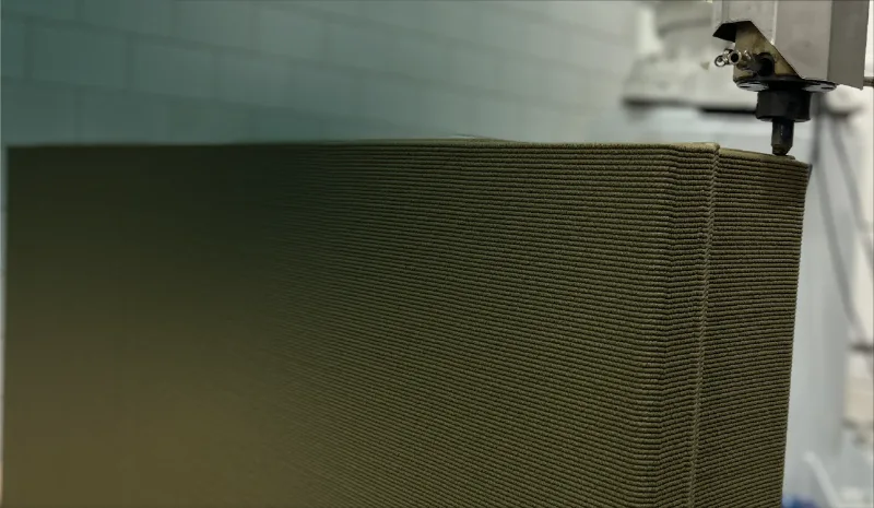 Silva-robot print laag voor laag een Silco7-wand